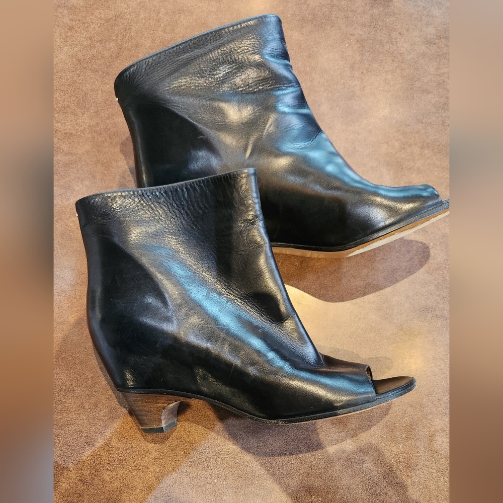 Vero Cuoio Peep Toe Ankle Bootie - Picture 4 of 10